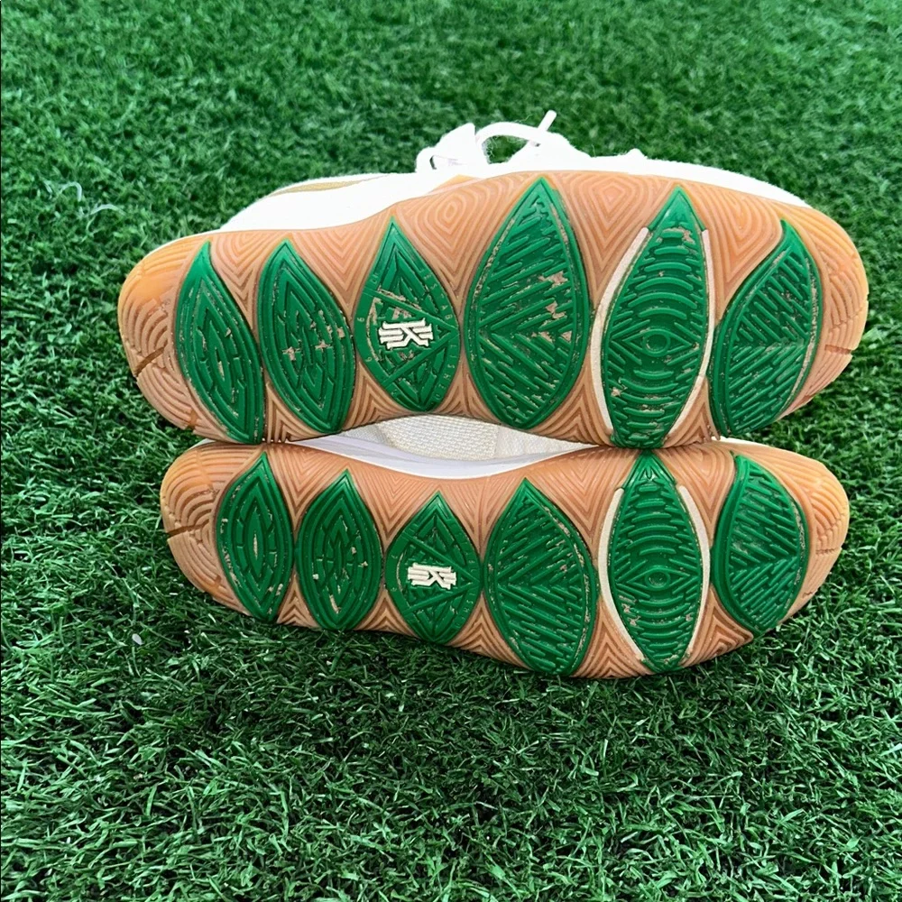 Nike Kyrie 5 GS Irish Sneakers Youth Size 2.5 White Metallic Gold AQ2458-170 EUC